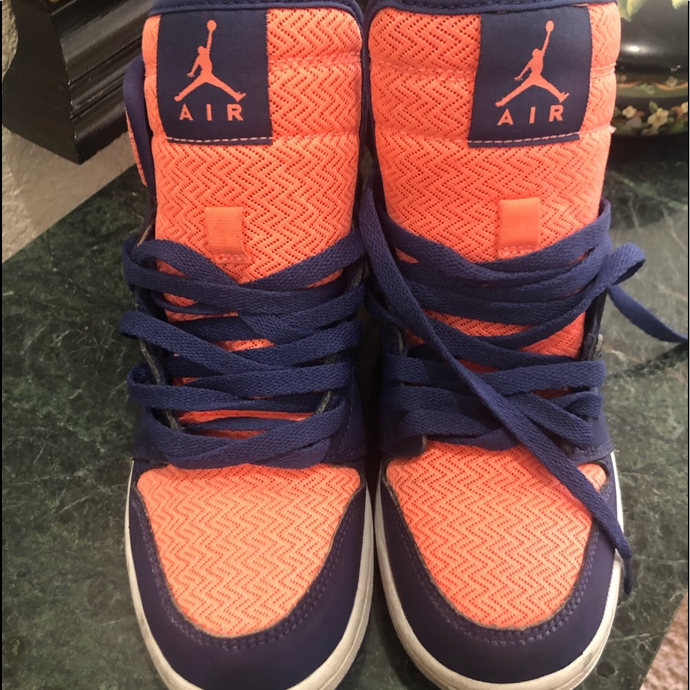 Nike’s Air Jordan retro Sz 4Y blue/ Orange